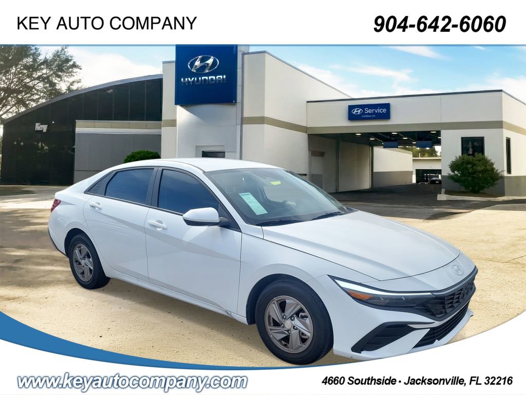 Certified 2025 Hyundai Elantra SE image 1