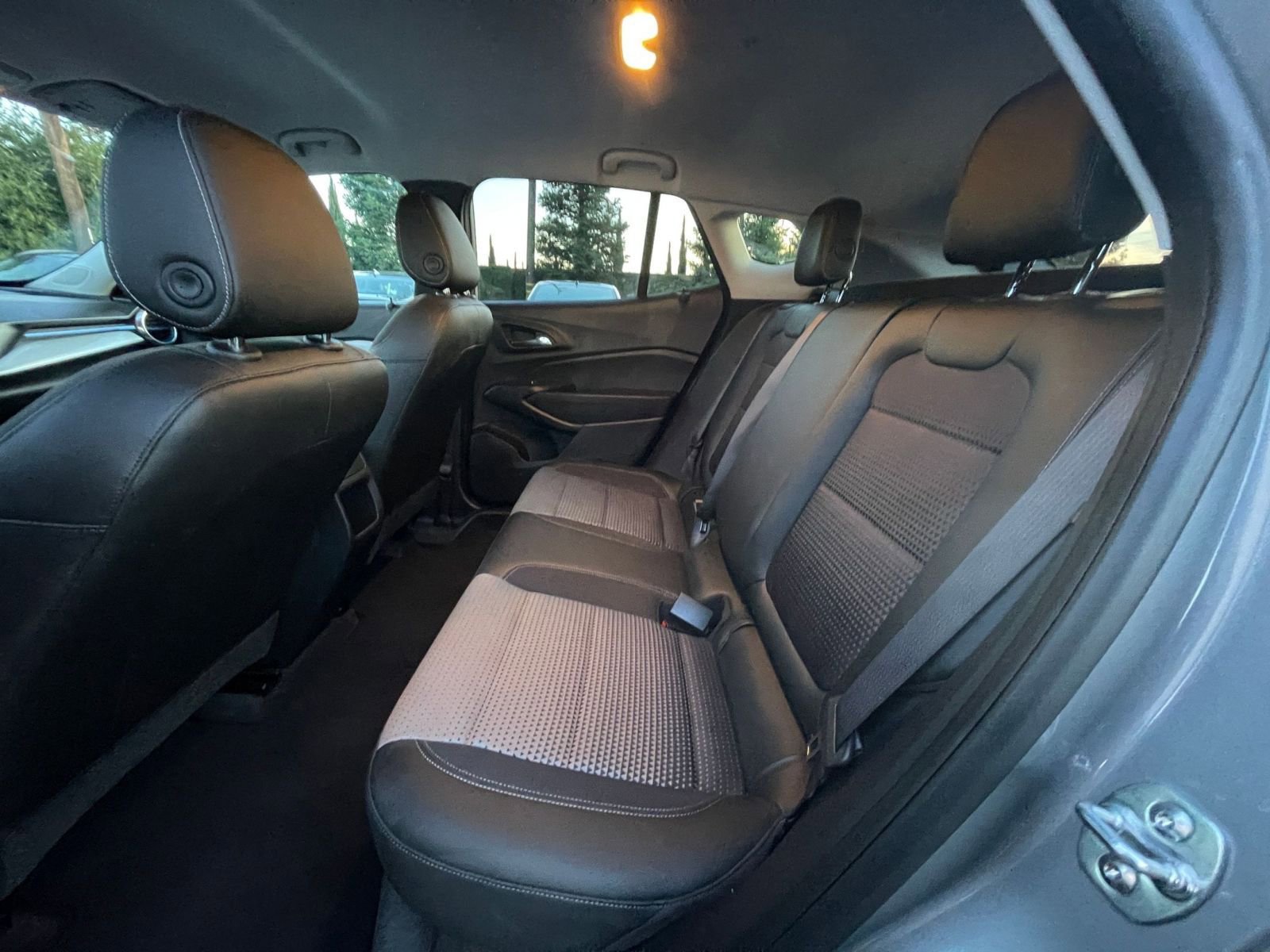 Used 2025 Chevrolet Trax LT w/ LT Convenience Package image 25