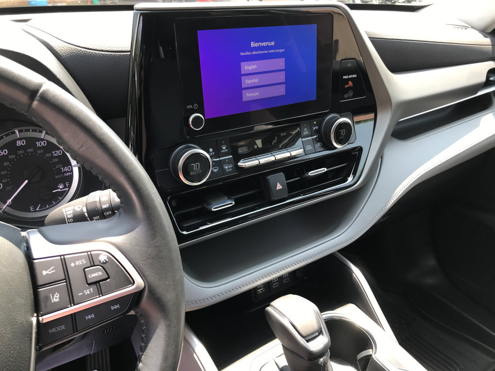 Used 2023 Toyota Highlander LE FWD image 17