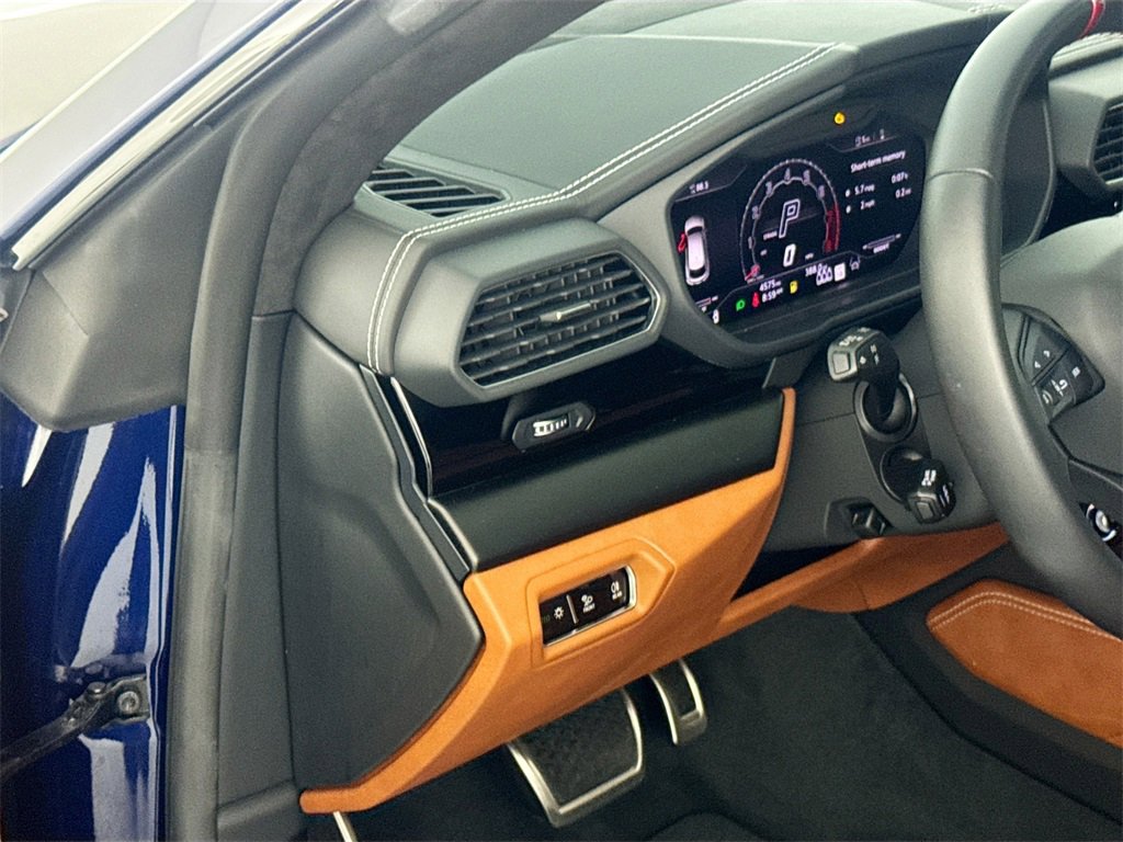 Used 2023 Lamborghini Urus S image 10