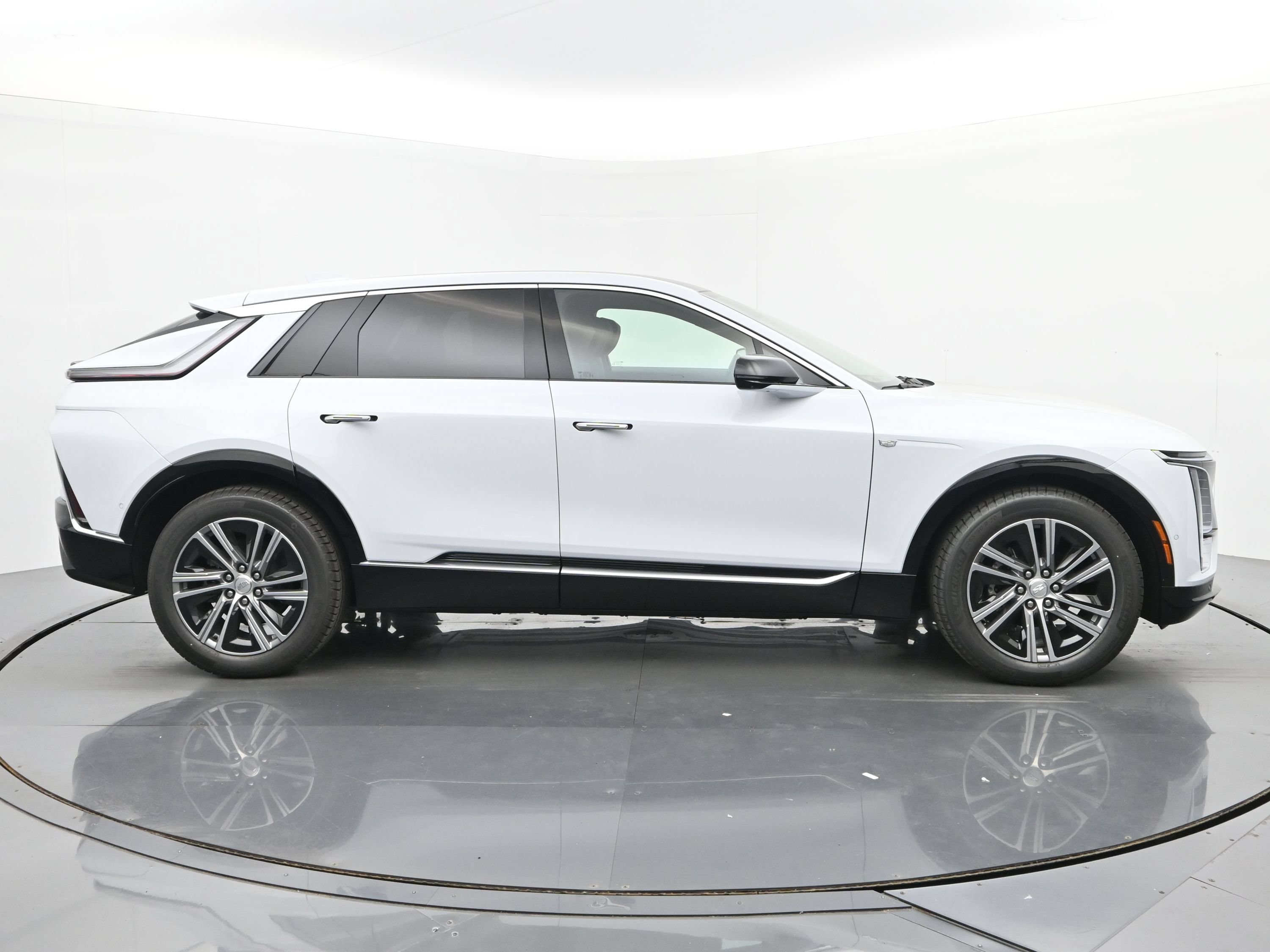 New 2026 Cadillac Lyriq Luxury w/ LPO, Floor Liner Package AWD/4WD image 6