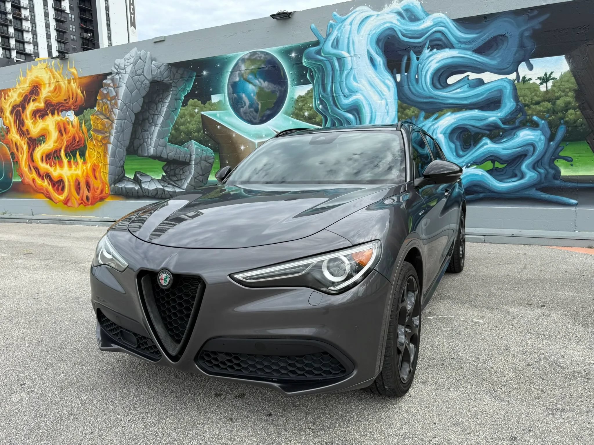 Used 2022 Alfa Romeo Stelvio Veloce AWD/4WD image 2