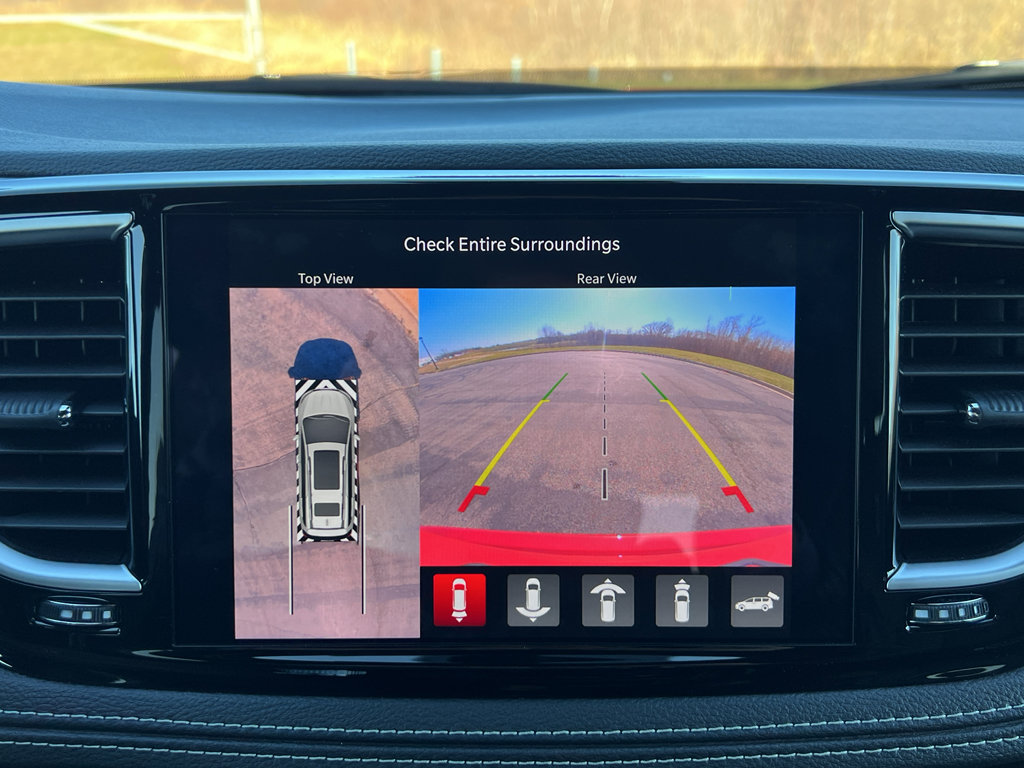 Used 2026 Chrysler Pacifica Limited w/ Uconnect Theater Family Group image 28