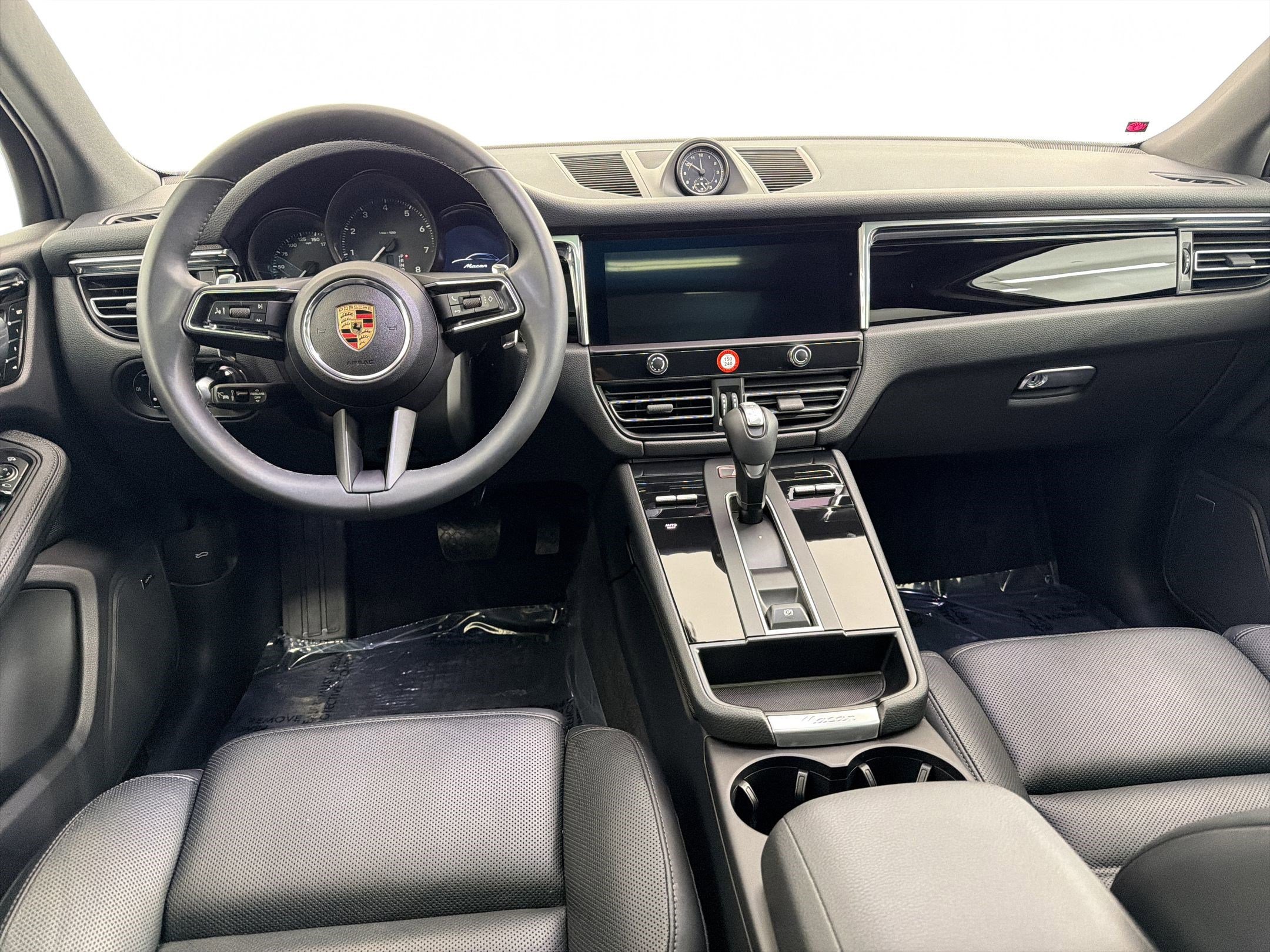 Used 2025 Porsche Macan AWD/4WD image 25