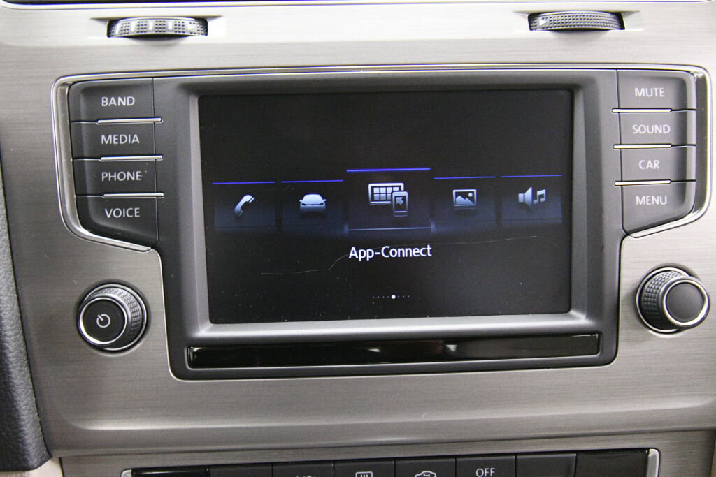 Used 2017 Volkswagen Golf S image 15