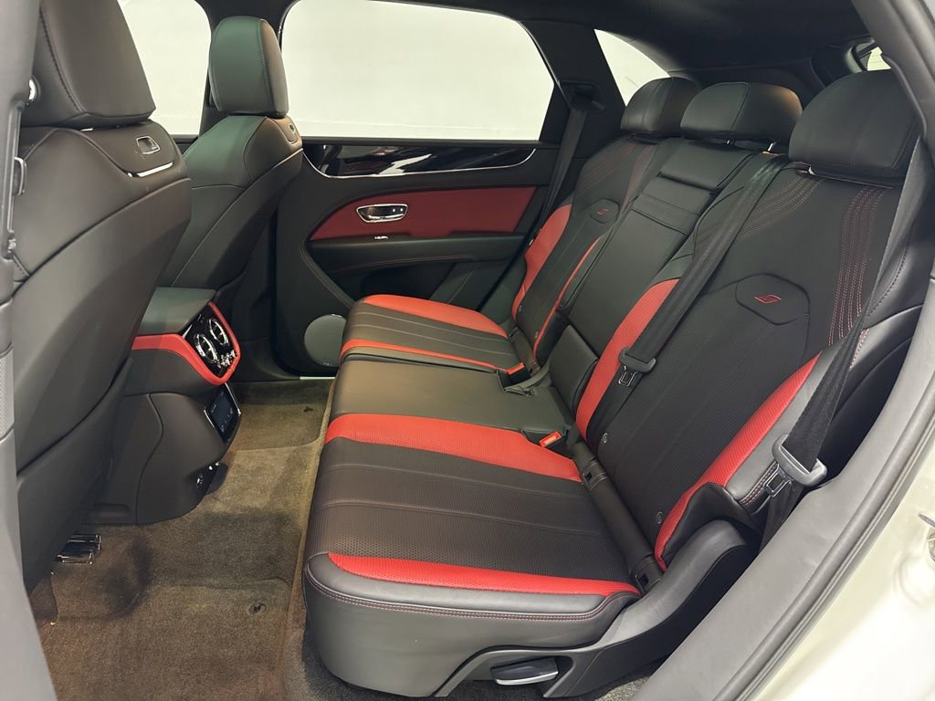 Used 2023 Bentley Bentayga AWD/4WD image 39