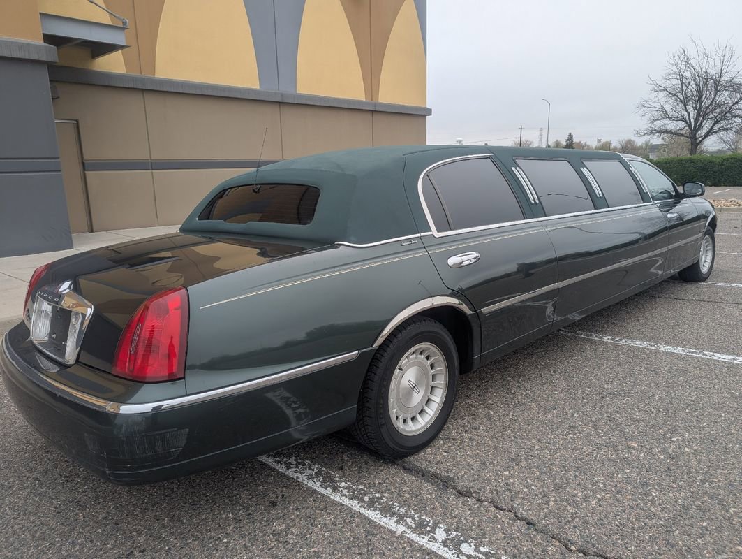 Used 1999 Lincoln Town Car Executive image 8