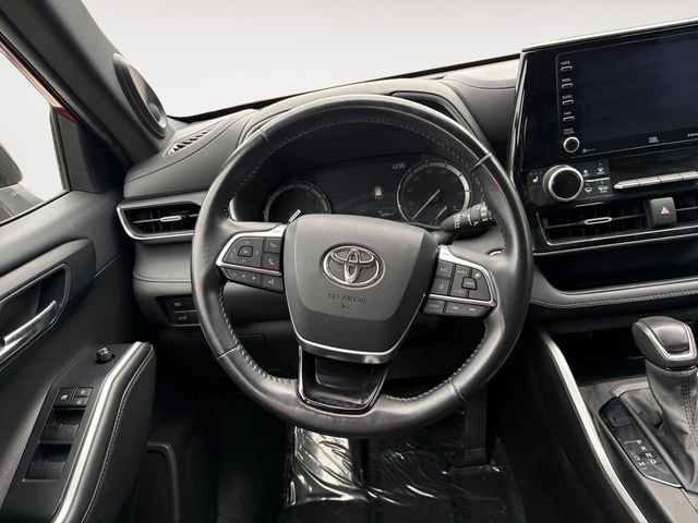 Used 2021 Toyota Highlander XSE AWD/4WD image 12