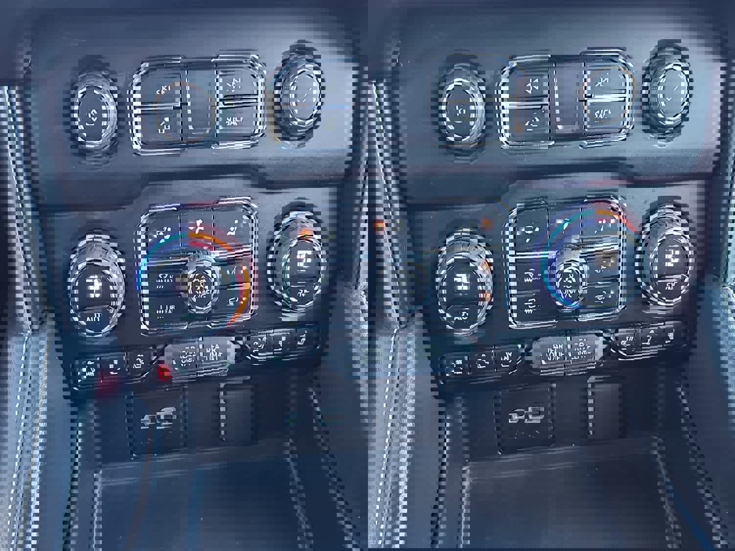 Used 2023 Chevrolet Suburban Premier image 20