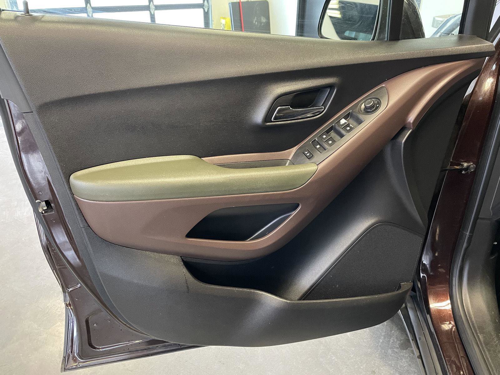 Used 2015 Chevrolet Trax LT w/ LT Plus Package image 17