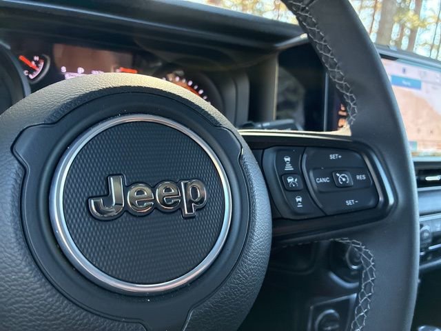 Used 2025 Jeep Wrangler Sport image 27