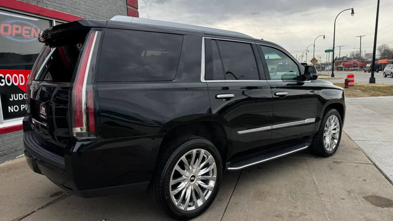 Used 2016 Cadillac Escalade Luxury image 2