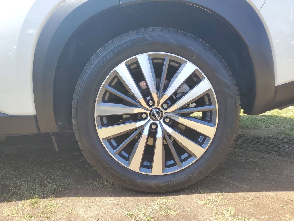 Used 2022 Nissan Pathfinder Platinum w/ Cargo Package FWD image 6