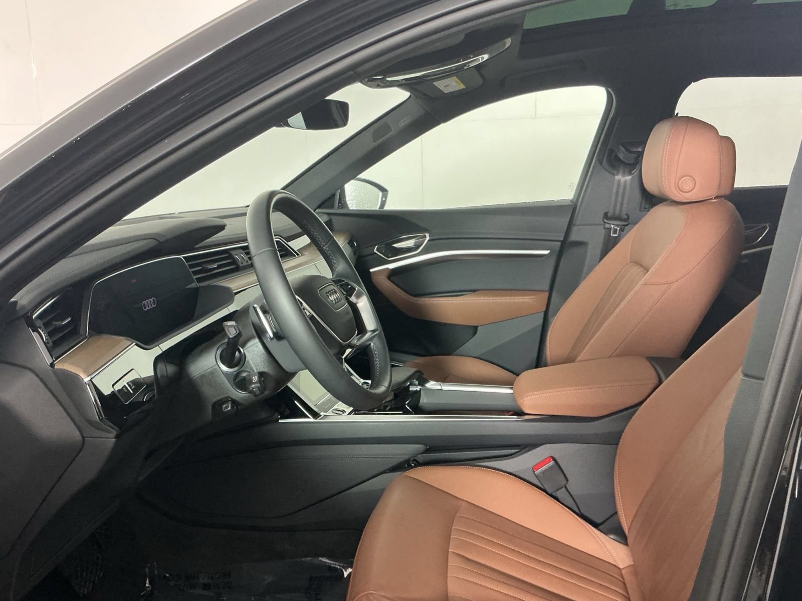 Used 2024 Audi Q8 e-tron Premium Plus w/ Premium Plus Package AWD/4WD image 11