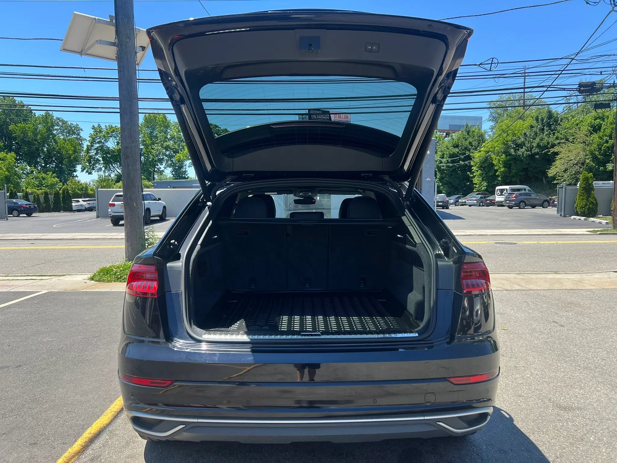 Used 2019 Audi Q8 Premium Plus AWD/4WD image 9