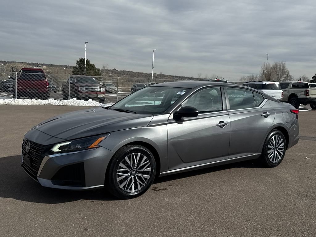 Used 2024 Nissan Altima 2.5 SV image 3