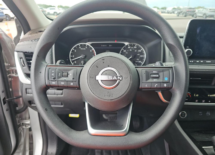 Used 2023 Nissan Rogue SV FWD image 12
