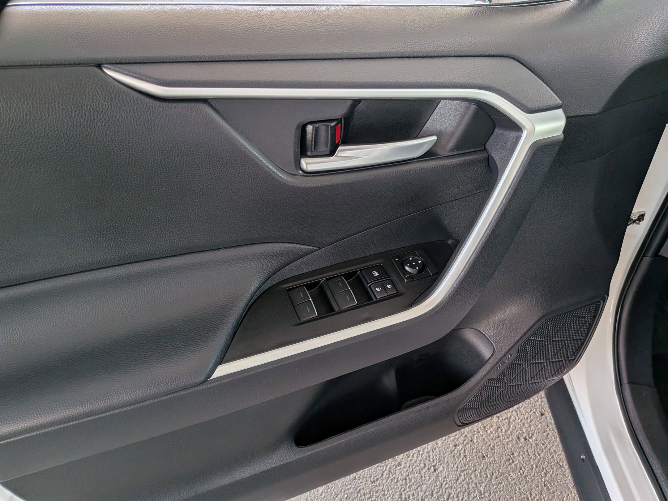 Certified 2025 Toyota RAV4 XLE AWD/4WD image 8