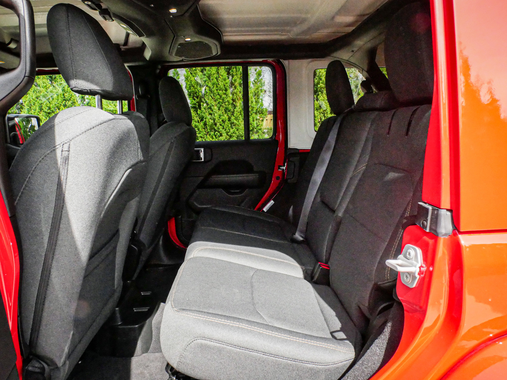 Used 2025 Jeep Wrangler Sahara image 29