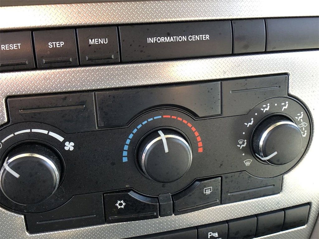 Used 2007 Jeep Commander Sport image 17