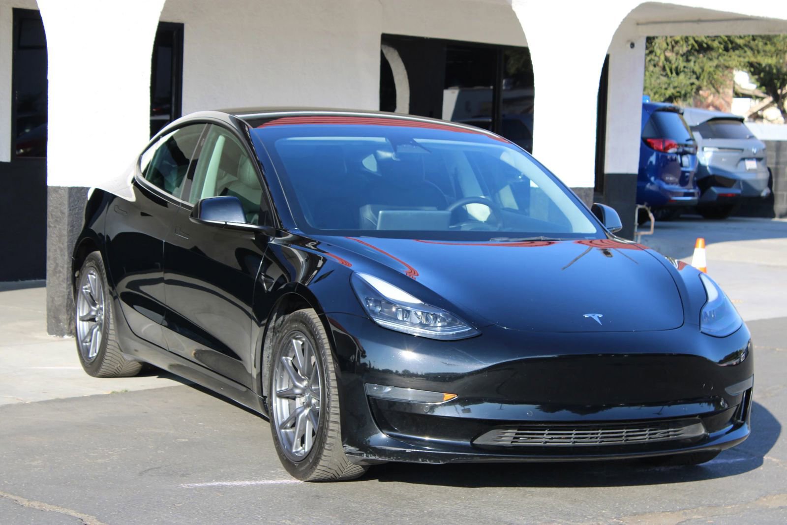 Used 2022 Tesla Model 3 Standard Range image 3