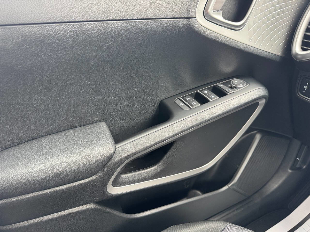 Used 2022 Kia Soul LX w/ Technology Package image 13