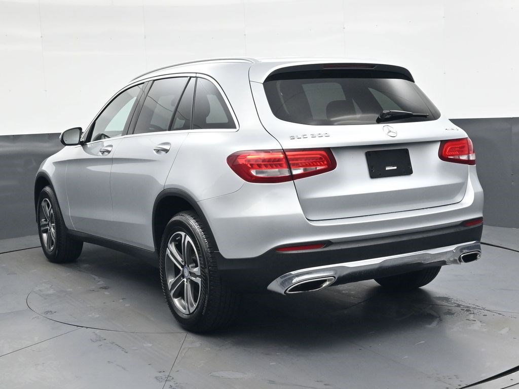 Used 2016 Mercedes-Benz GLC 300 4MATIC w/ Premium Package image 5