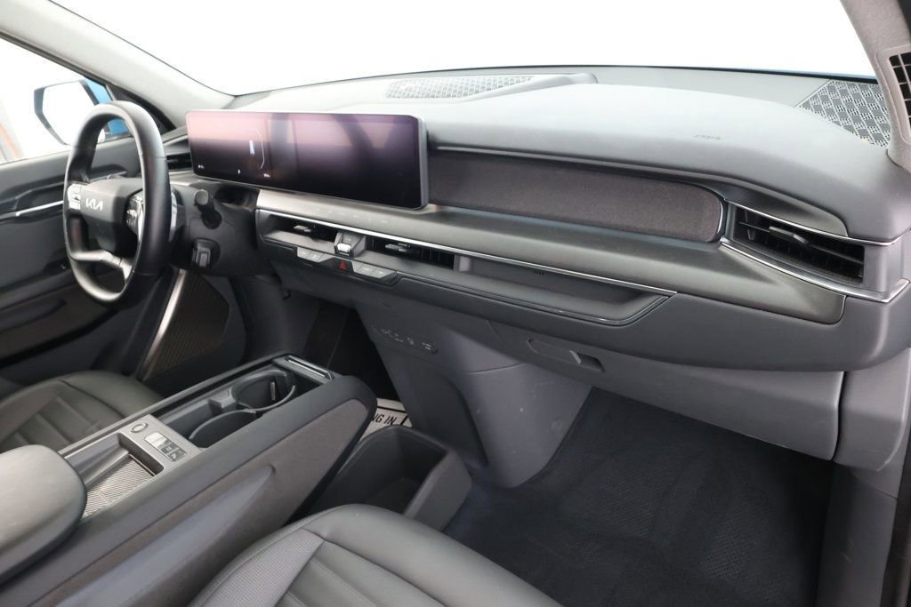 Used 2024 Kia EV9 Land image 27