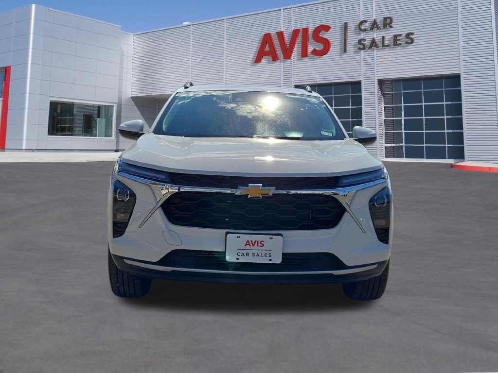 Used 2026 Chevrolet Trax LT FWD image 2