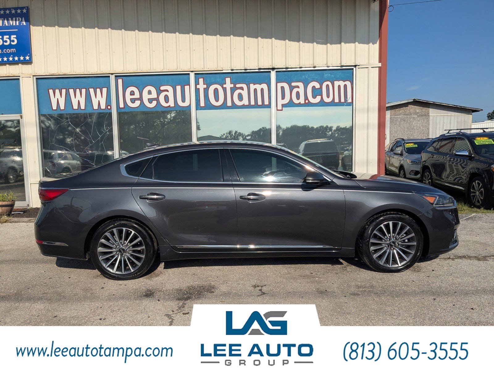 Used 2017 Kia Cadenza Premium image 3