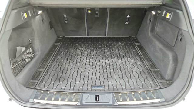 Used 2025 Jaguar F-PACE R-Dynamic S image 15