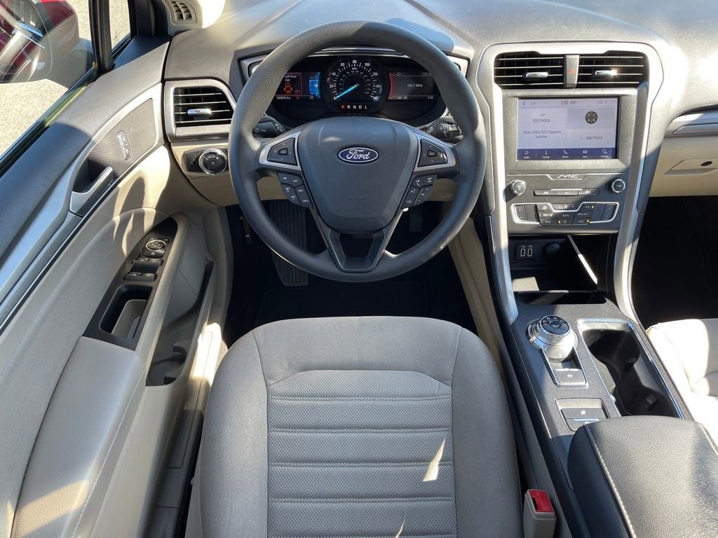 Used 2020 Ford Fusion SE image 6