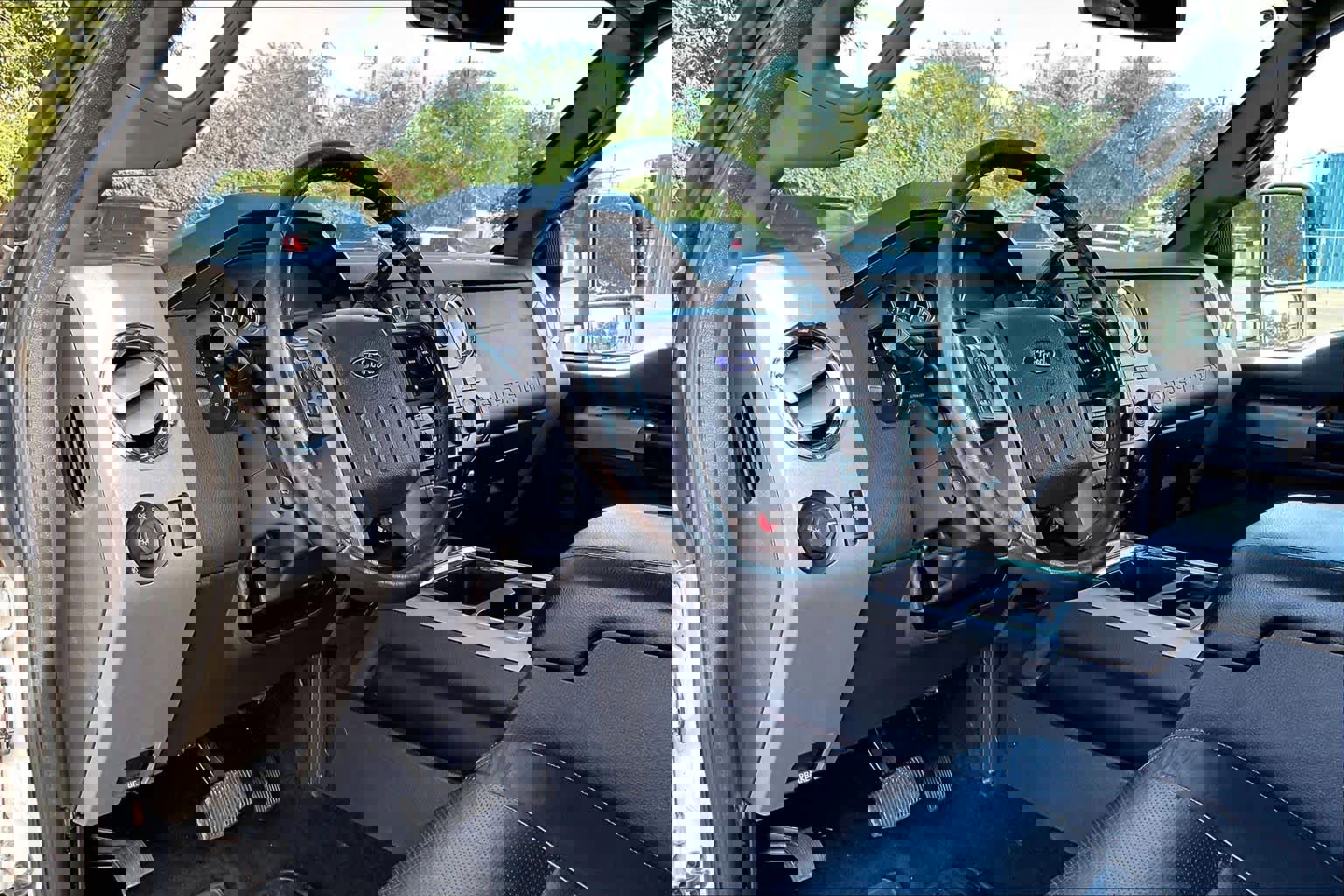 Used 2012 Ford F350 Lariat image 18