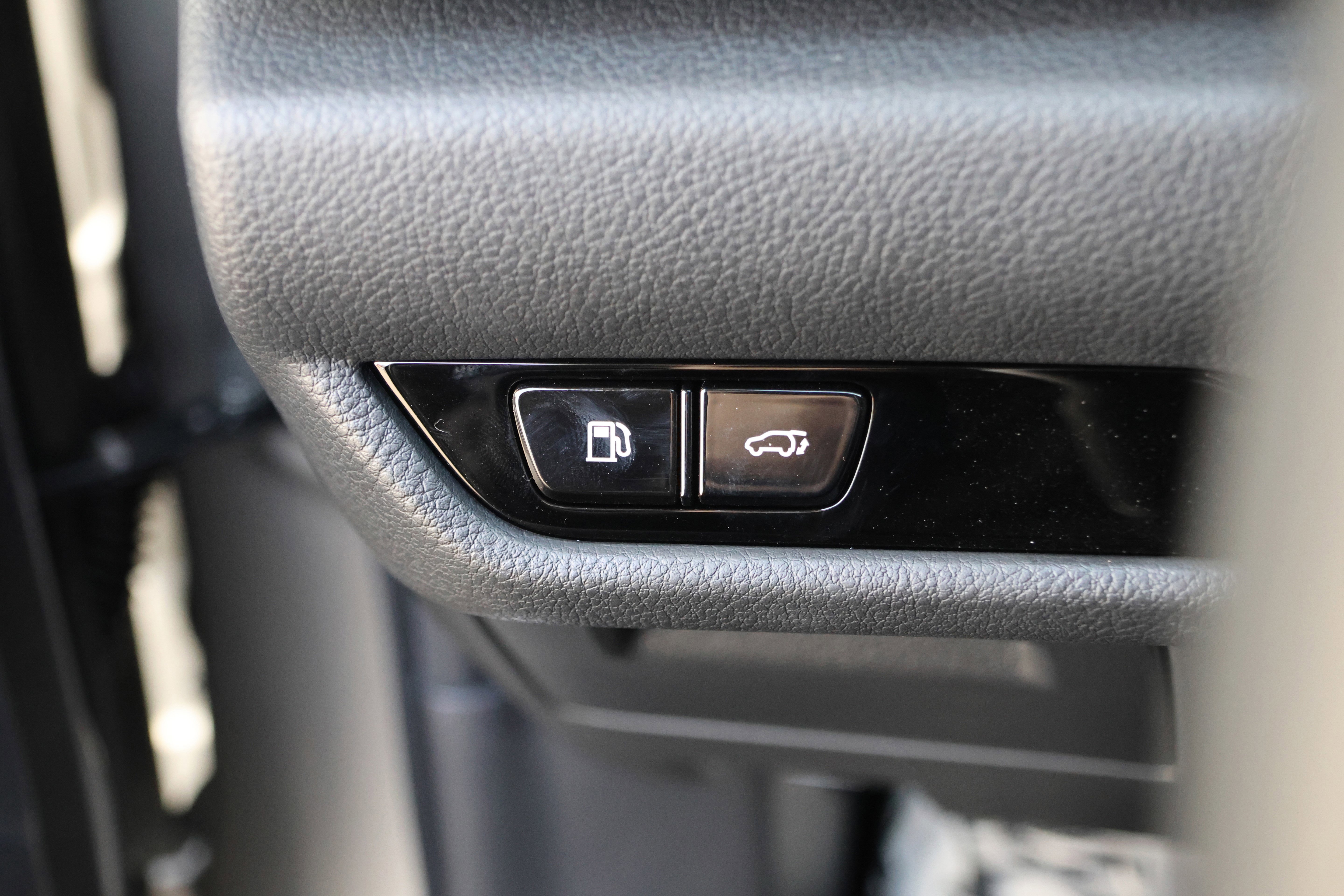 Certified 2025 Lexus NX 450h+ AWD w/ Accessory Package (K3) image 17