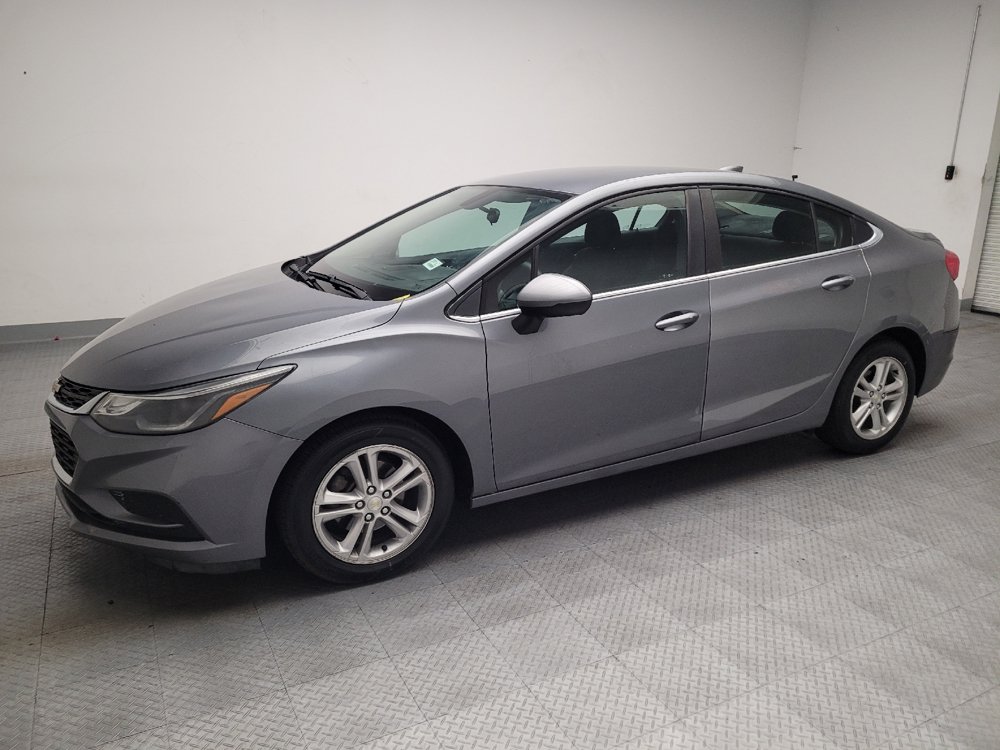 Used 2018 Chevrolet Cruze LT w/ Convenience Package FWD image 2