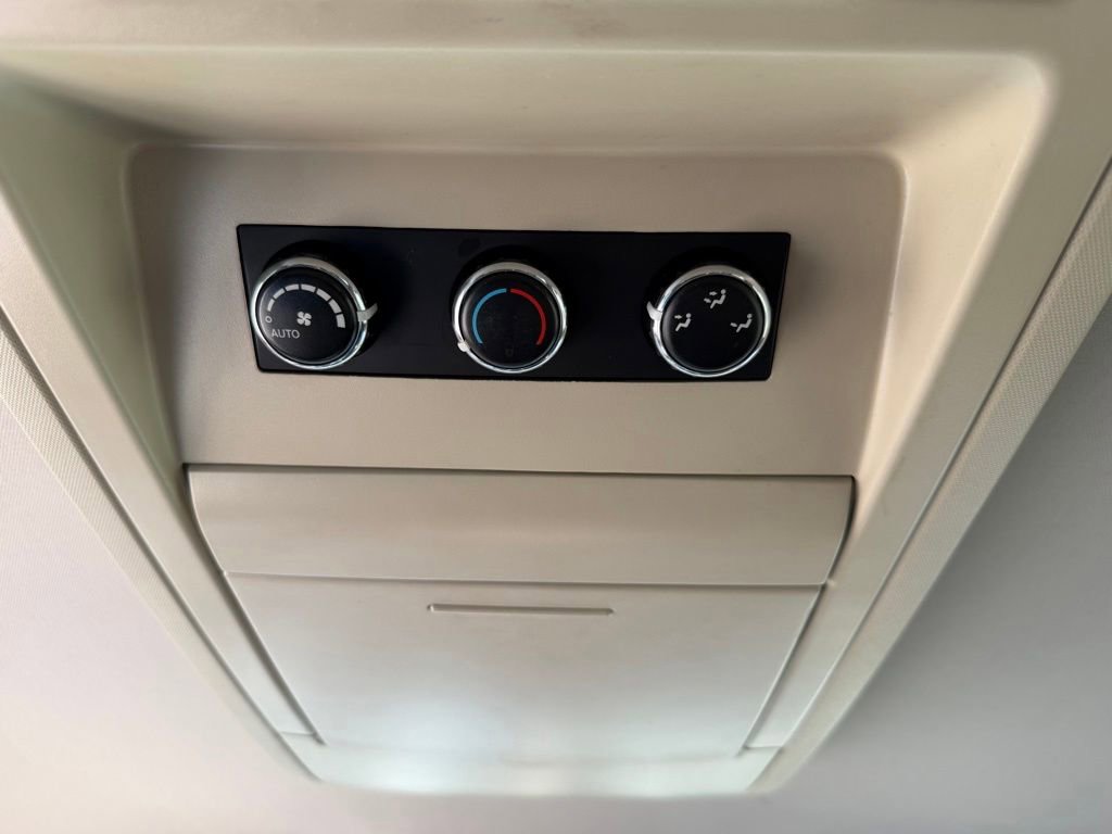 Used 2012 Dodge Grand Caravan Crew FWD image 28