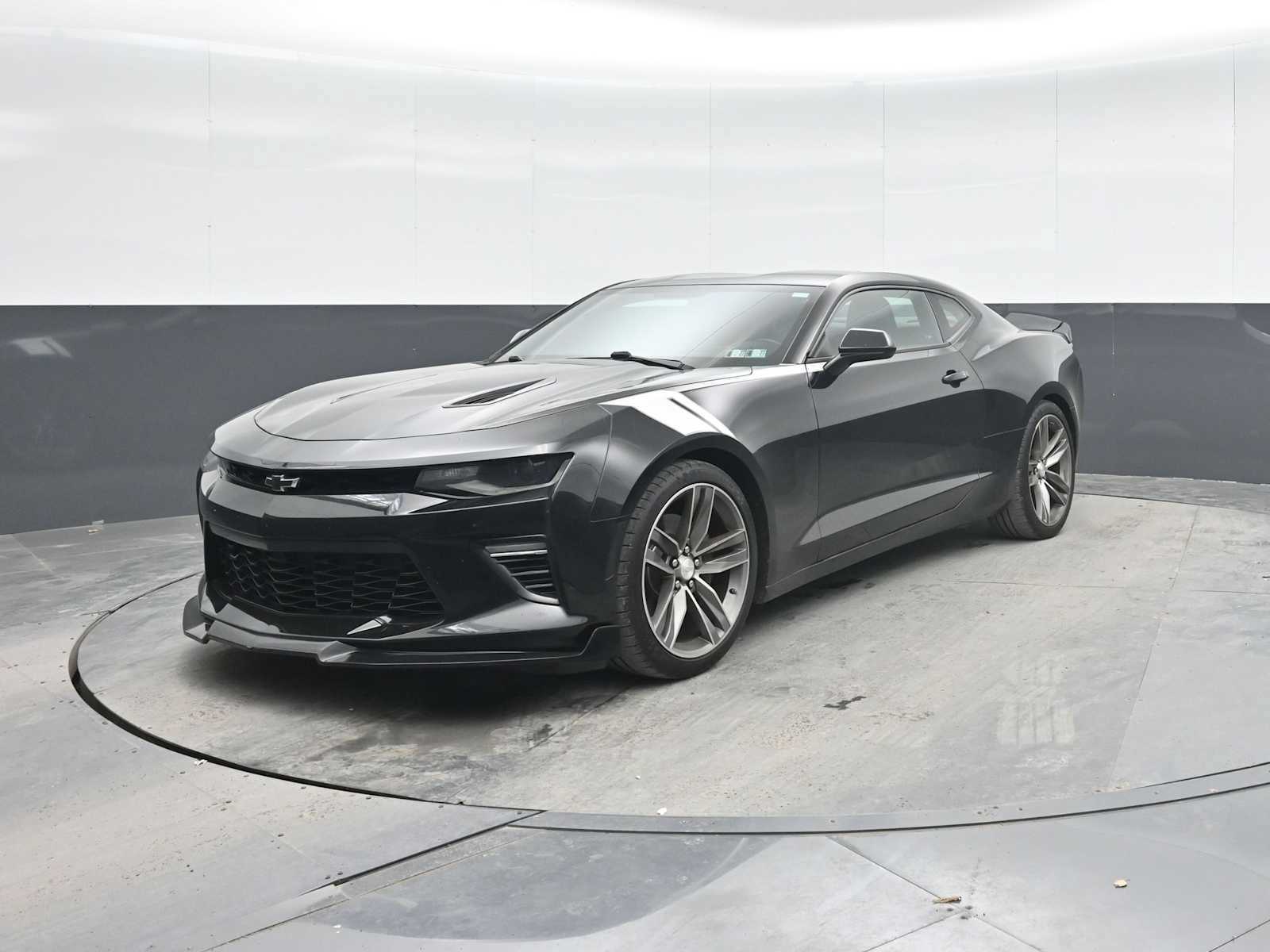Used 2018 Chevrolet Camaro SS RWD image 5
