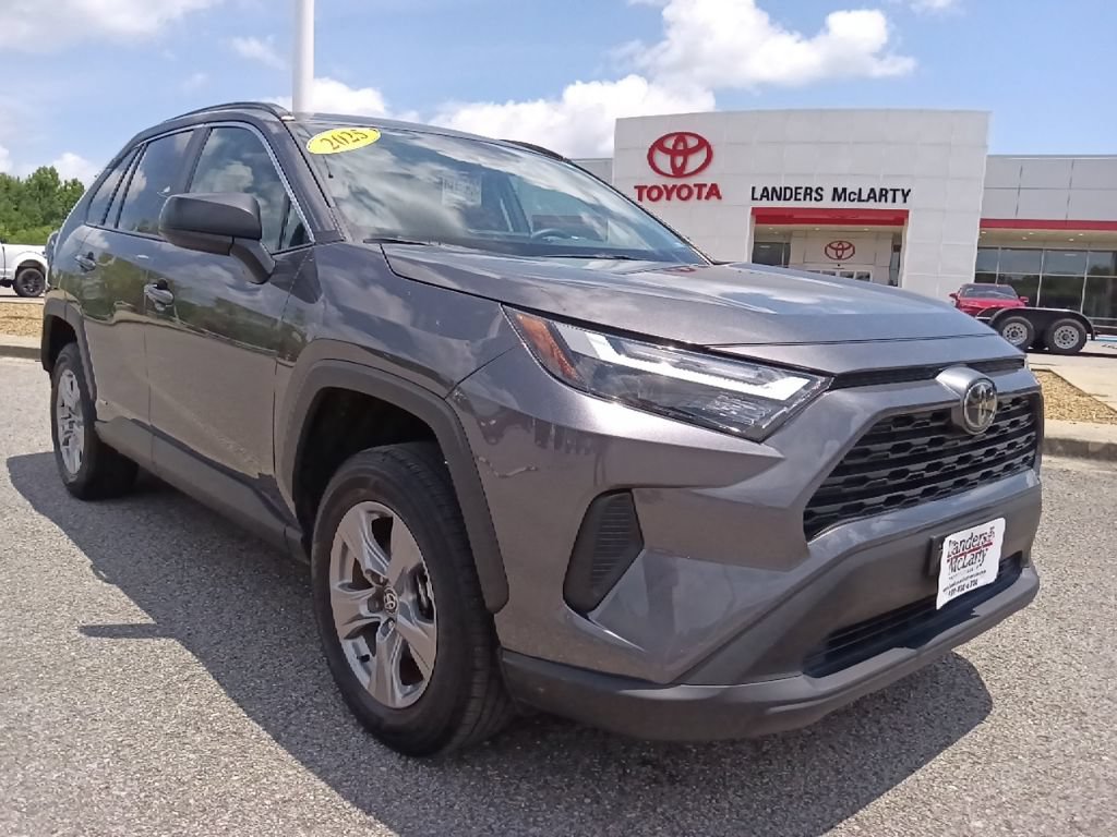 Used 2025 Toyota RAV4 LE AWD/4WD image 1
