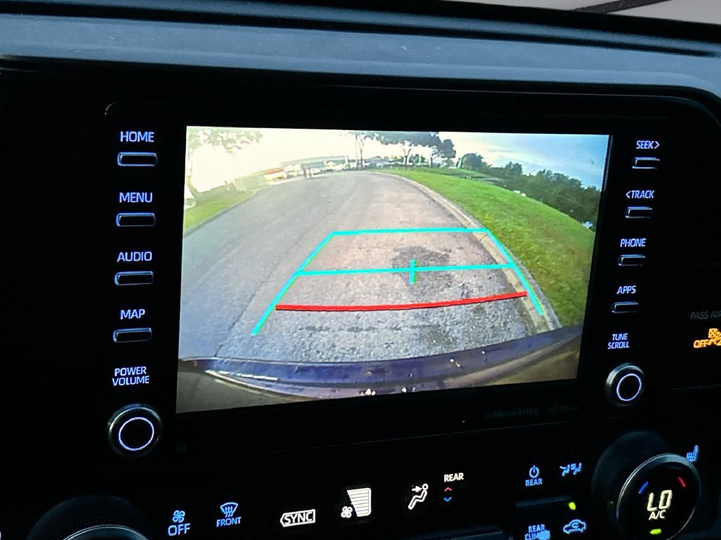 Used 2021 Toyota Highlander XLE FWD image 24