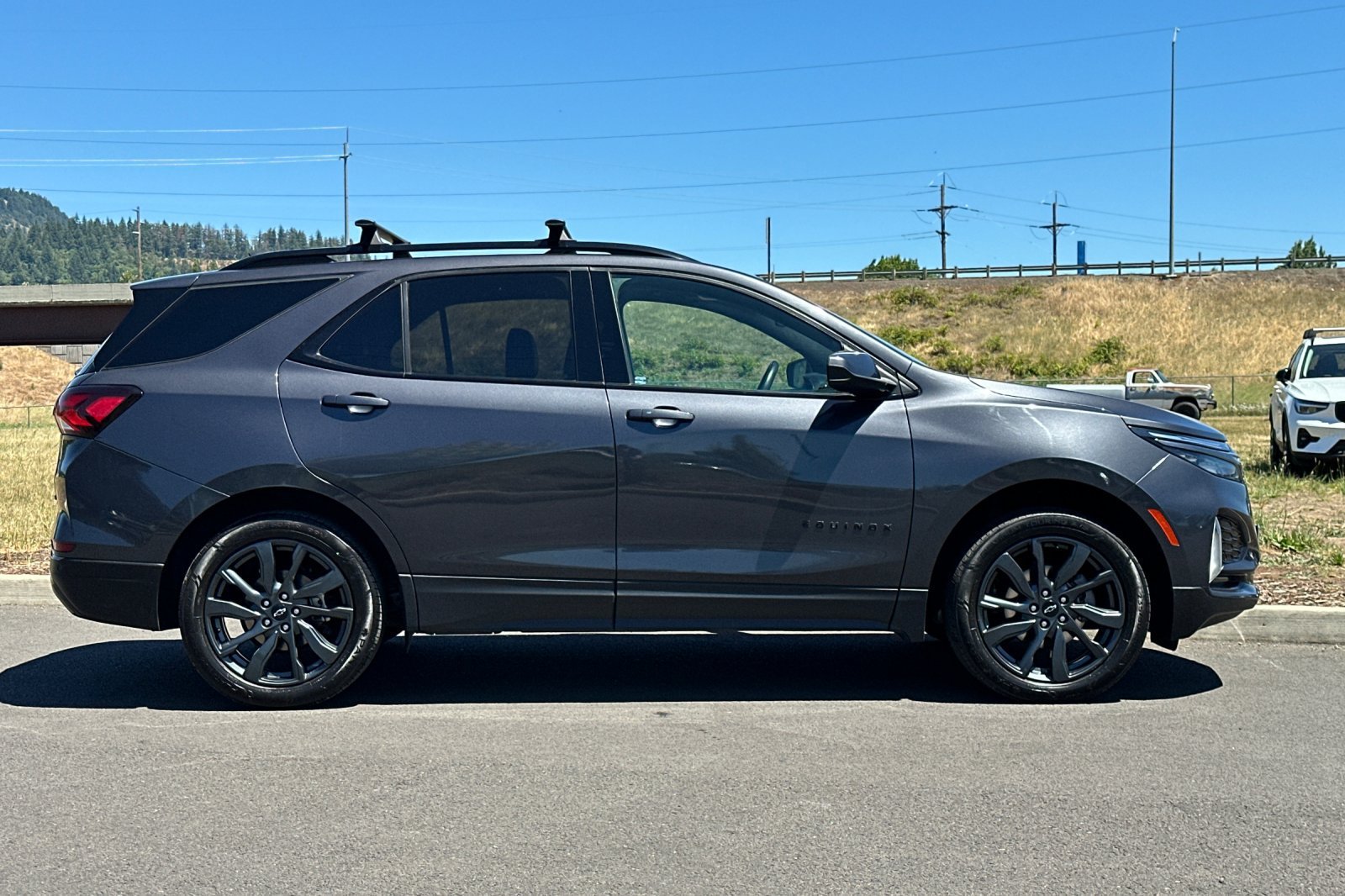 Used 2023 Chevrolet Equinox RS AWD/4WD image 2