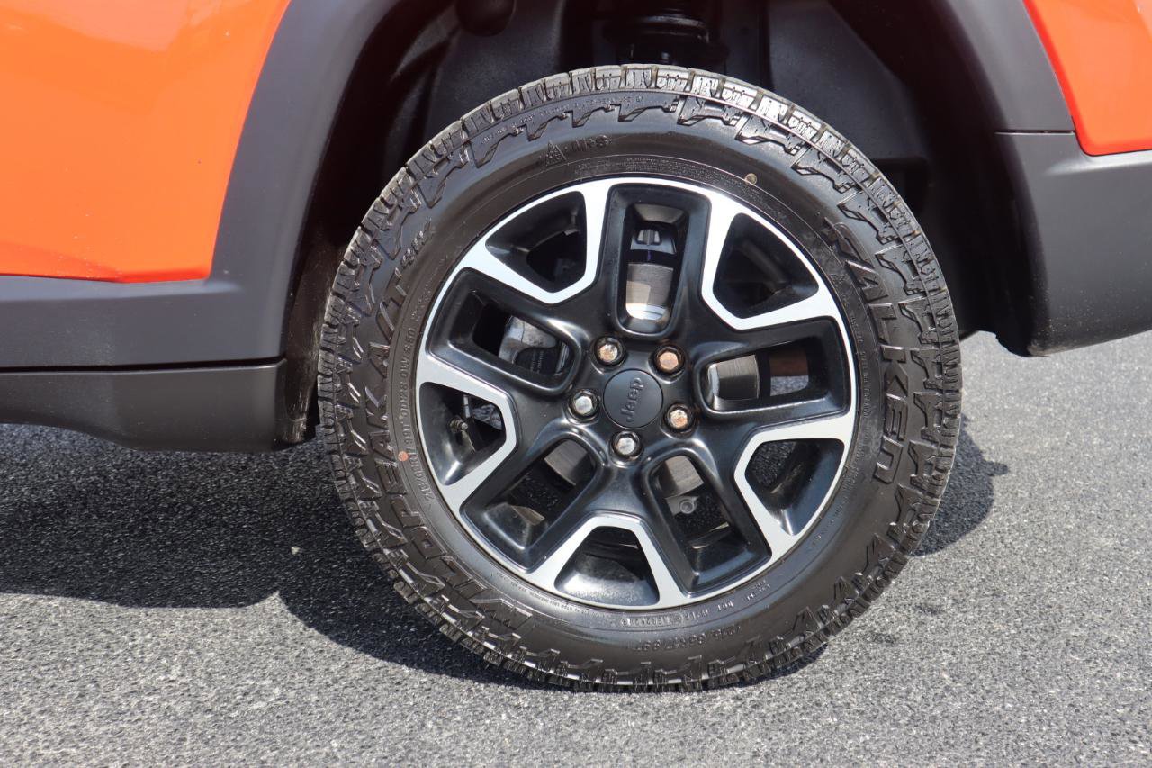 Used 2020 Jeep Compass Trailhawk w/ Leather Interior Group AWD/4WD image 29
