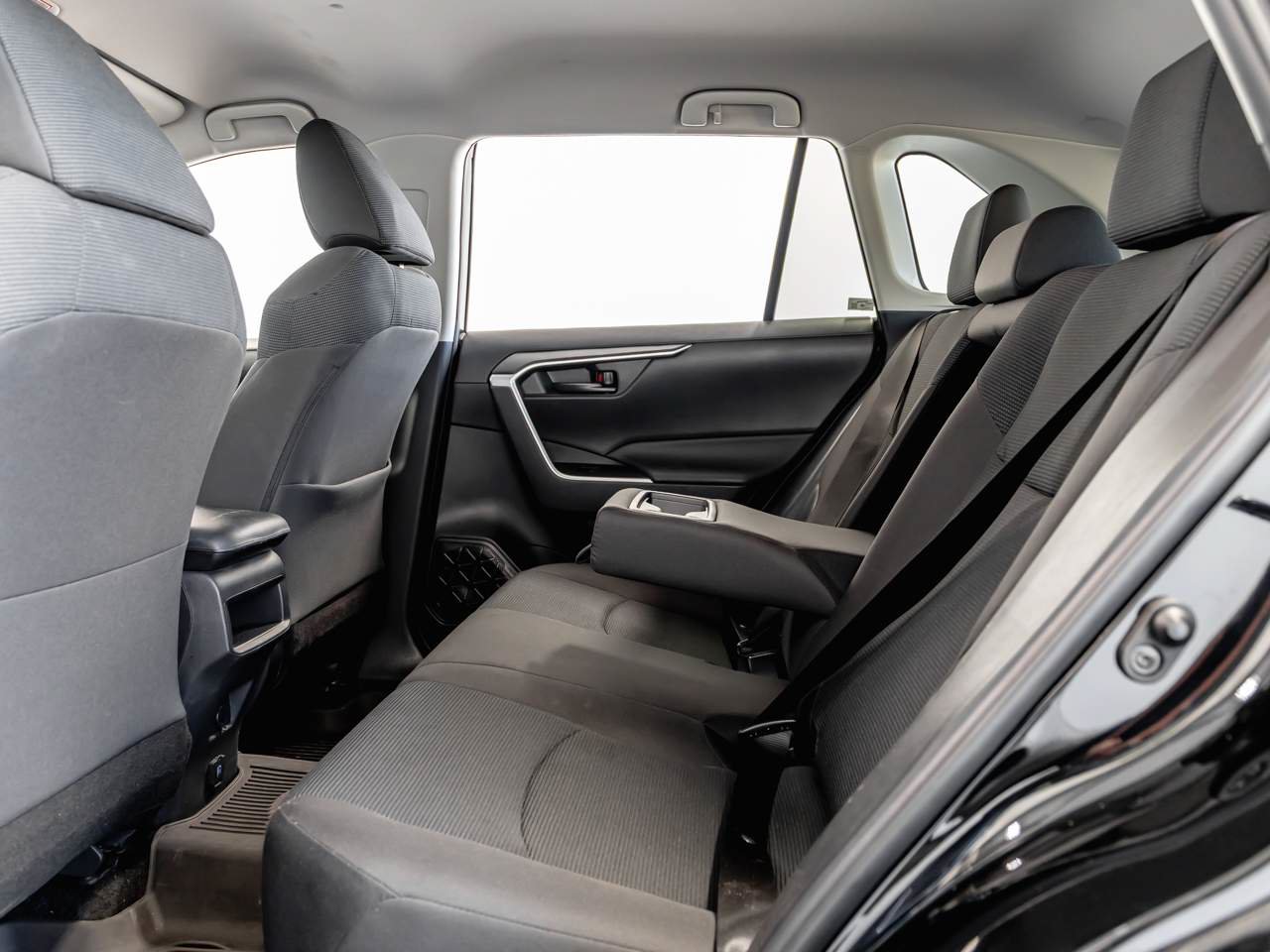 Used 2021 Toyota RAV4 LE FWD image 19