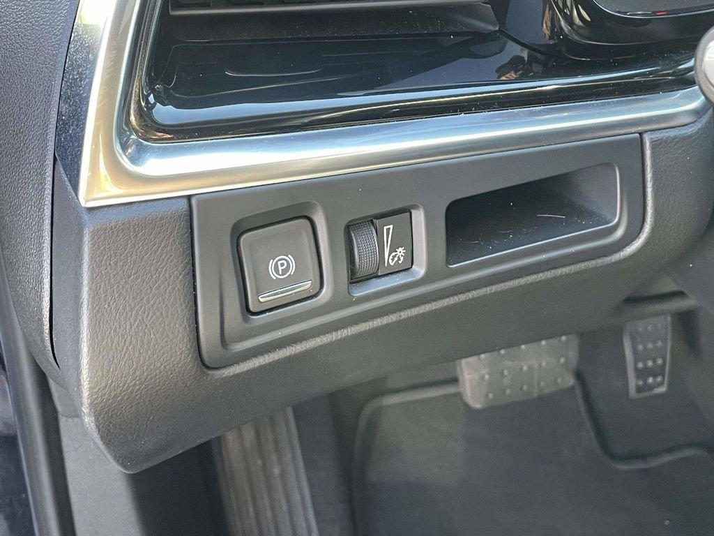 Used 2023 Cadillac XT6 Premium Luxury image 28