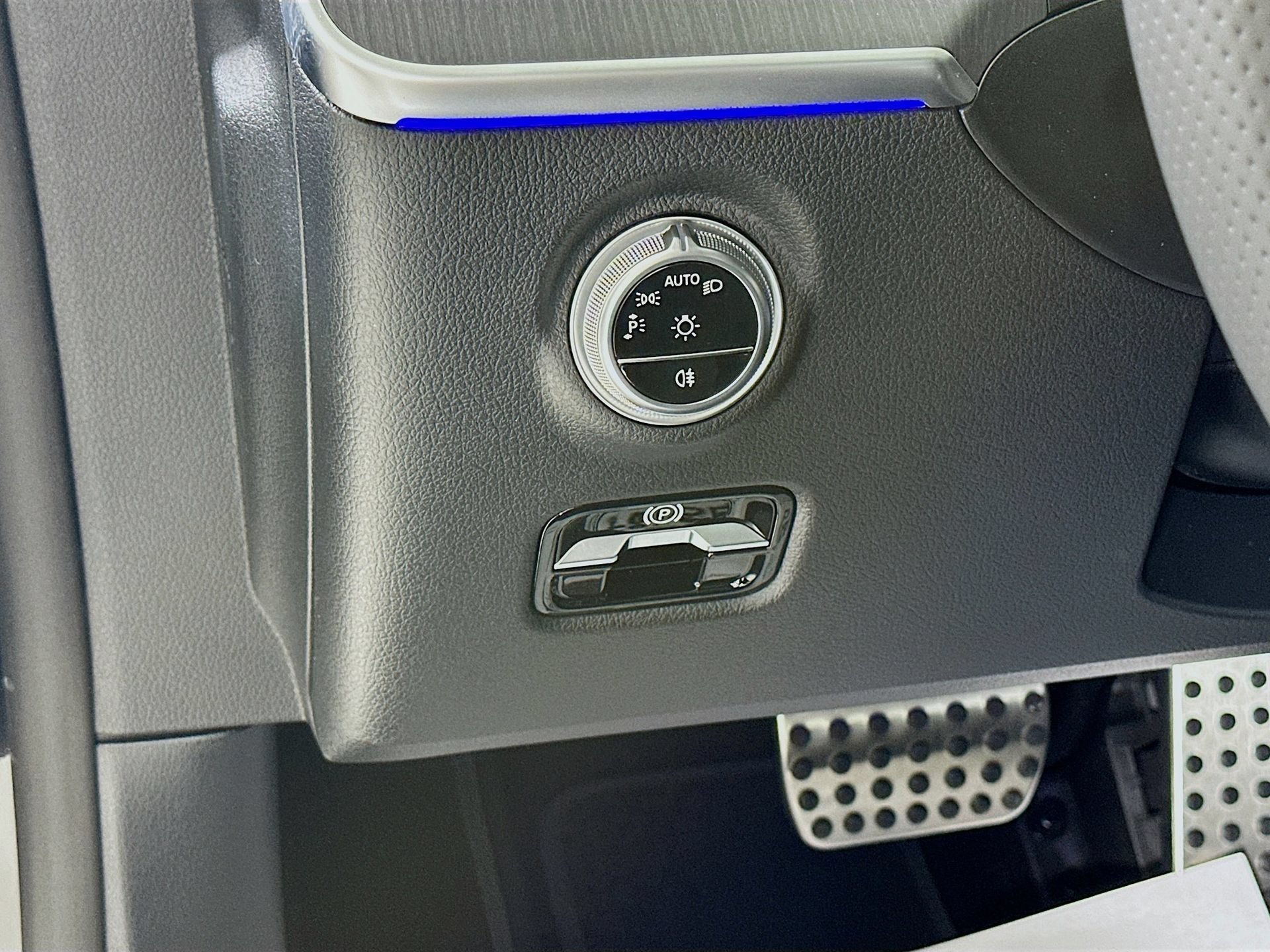 New 2026 Mercedes-Benz CLE 450 4MATIC Coupe image 11