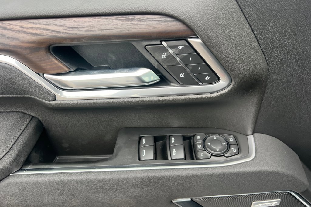 New 2026 GMC Sierra 3500 SLT w/ SLT Convenience Package image 8
