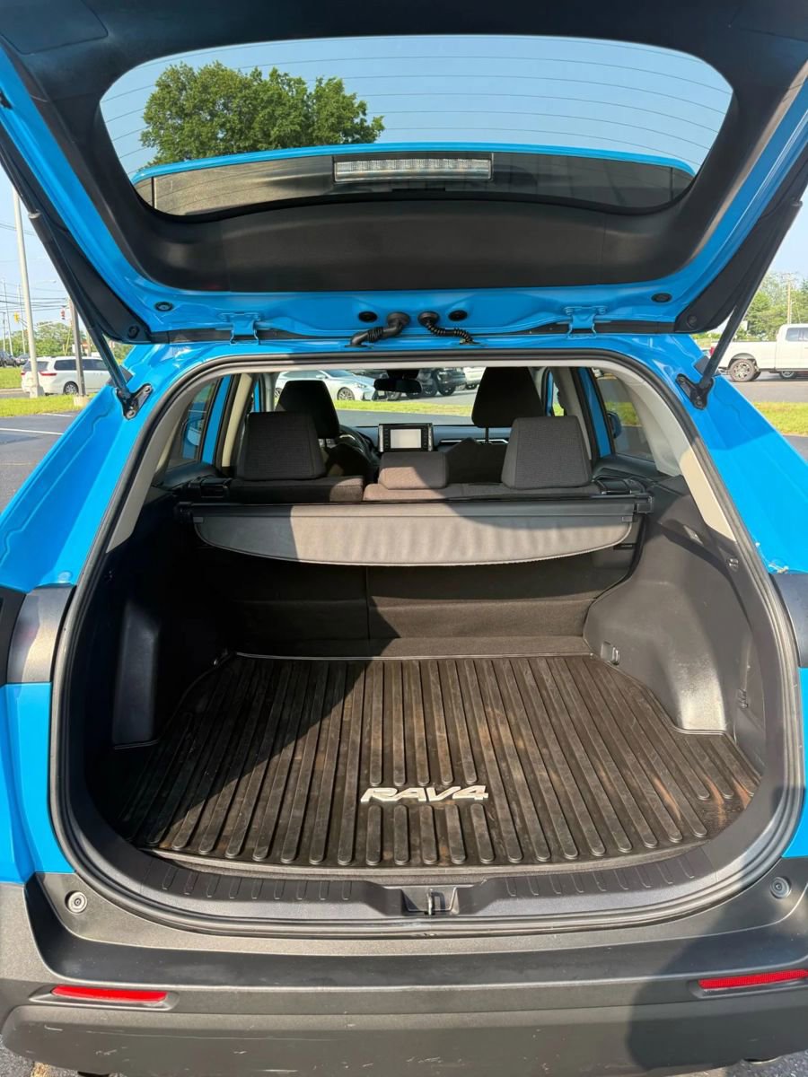 Used 2019 Toyota RAV4 LE w/ All Weather Liner Package image 33