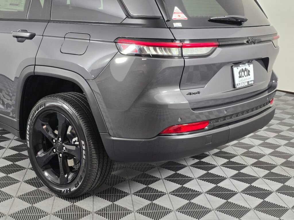 New 2025 Jeep Grand Cherokee Altitude image 12