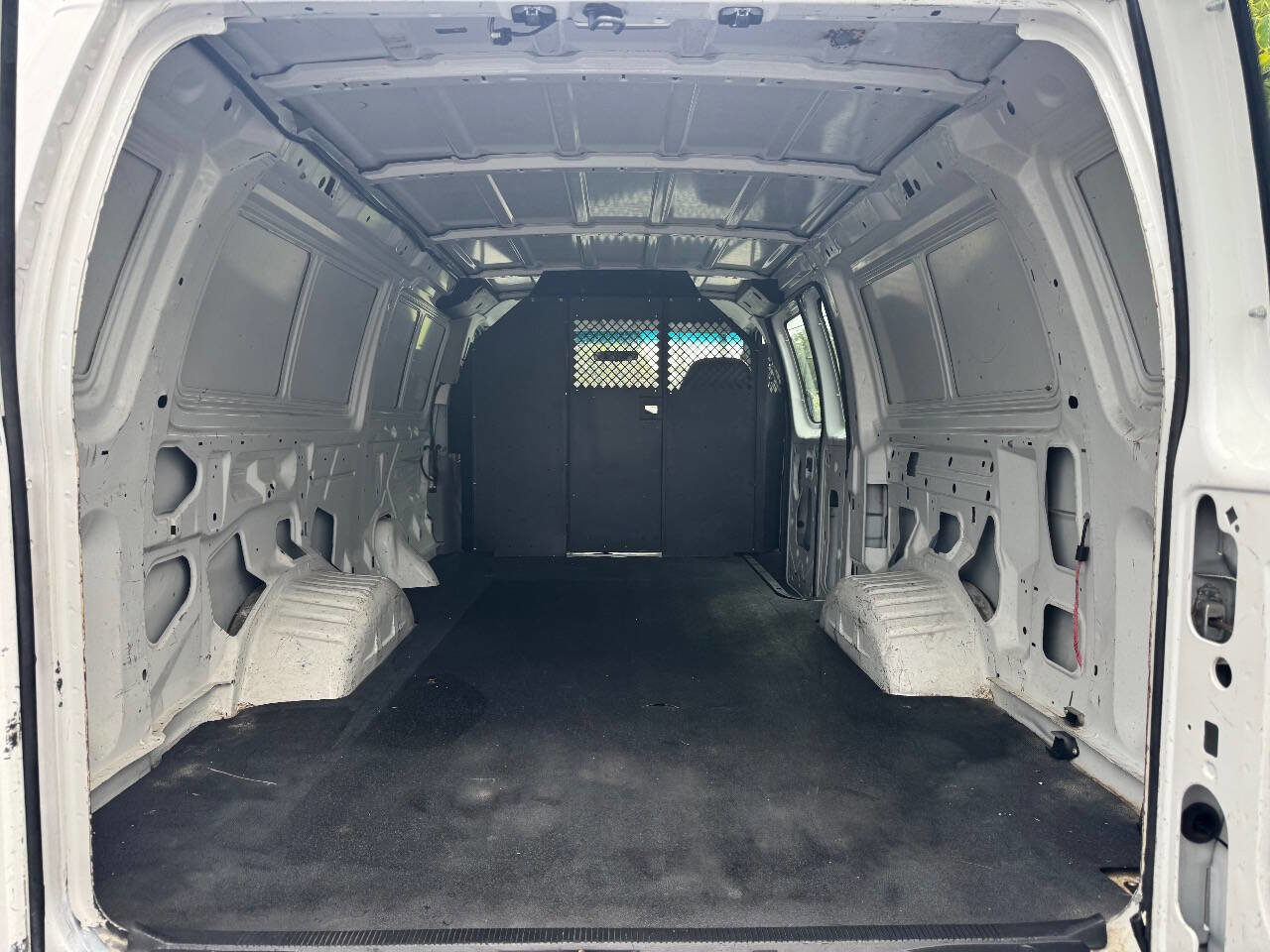 Used 2006 Ford E-250 and Econoline 250 Extended RWD image 15