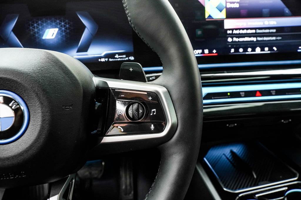 Used 2026 BMW 550e xDrive image 38