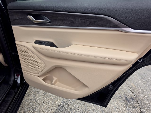 Used 2025 Jeep Grand Cherokee L Limited AWD/4WD image 29